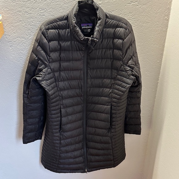 Patagonia Women's black Puffer Coat - Picture 2 of 7
